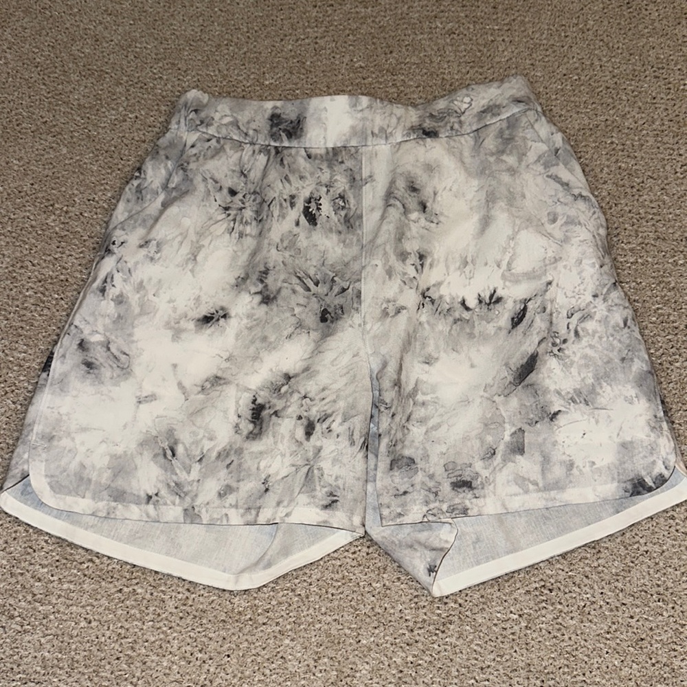 Lululemon athletic shorts marble grey size 4